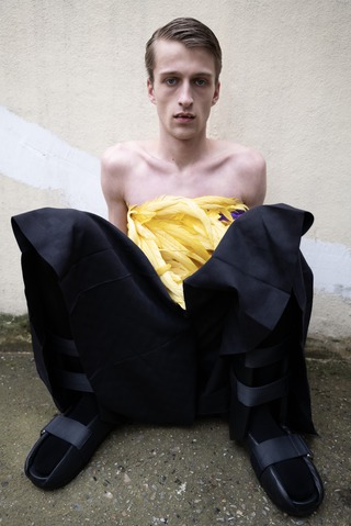 #032c

ph hendrik schneider

st tim heyduck